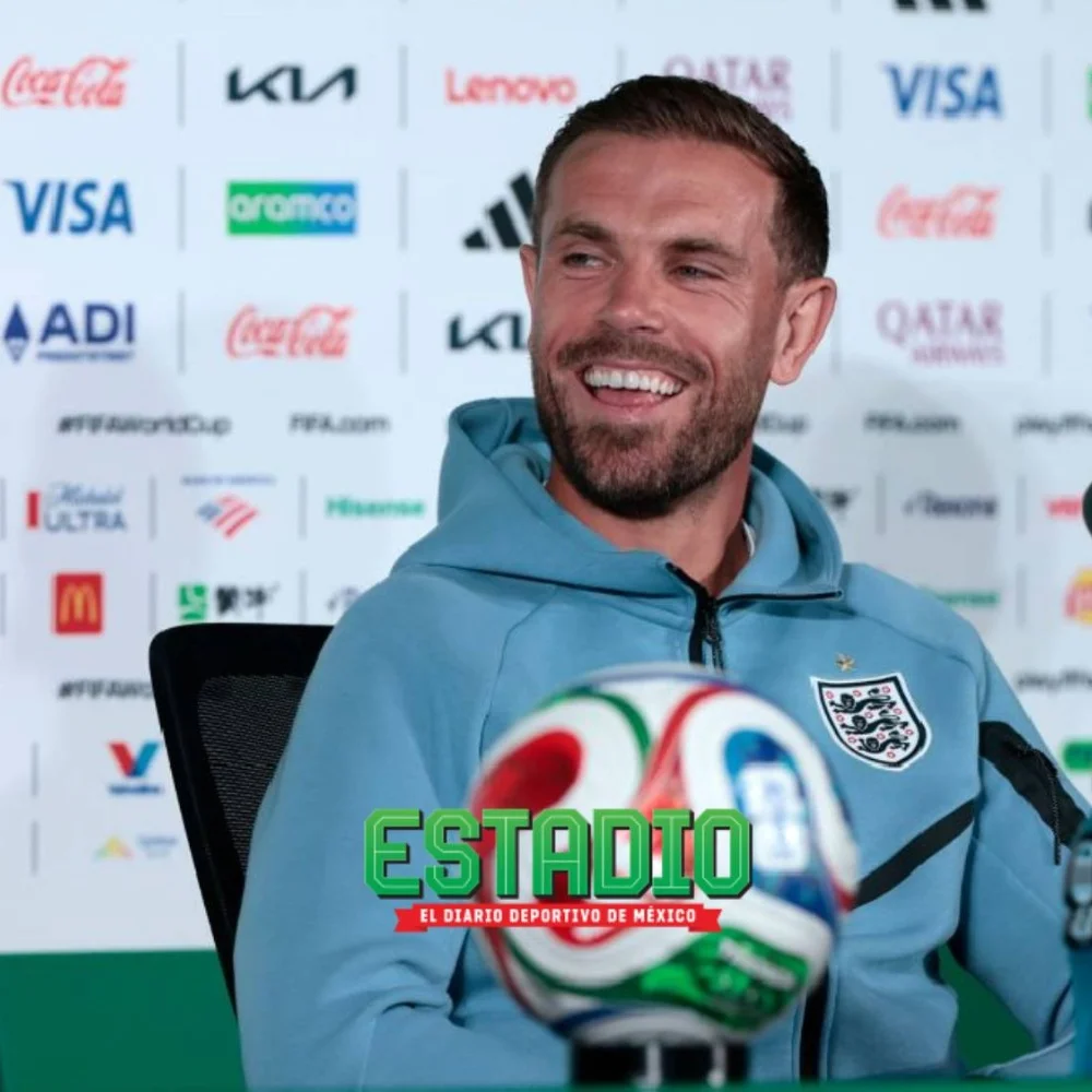Jordan Henderson, jugador de Inglaterra, habría sufrido una lesión en los festejos del triunfo sobre México