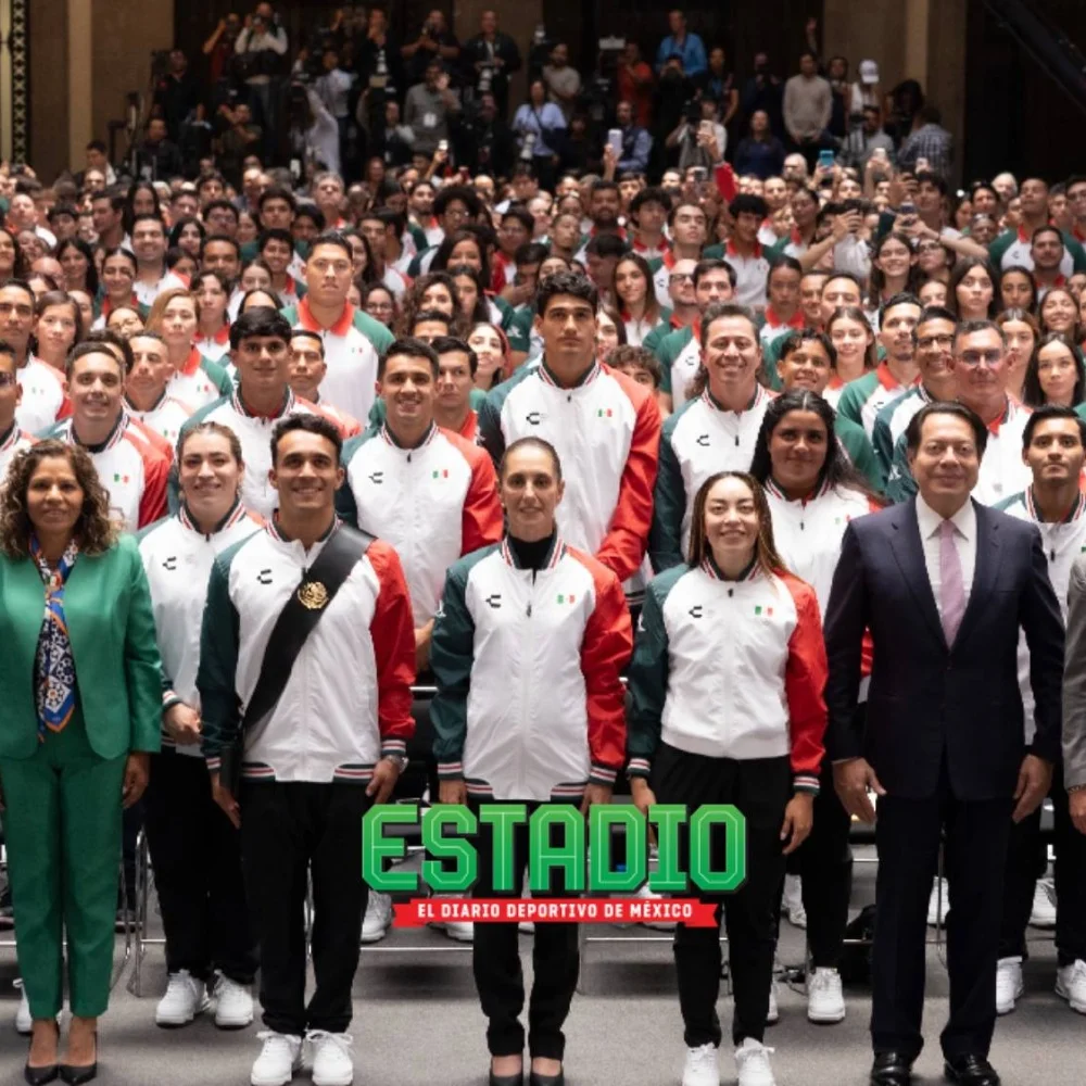 Atletas mexicanos son abanderados por Claudia Sheinbaum previo a los Juegos Centroamericanos y del Caribe