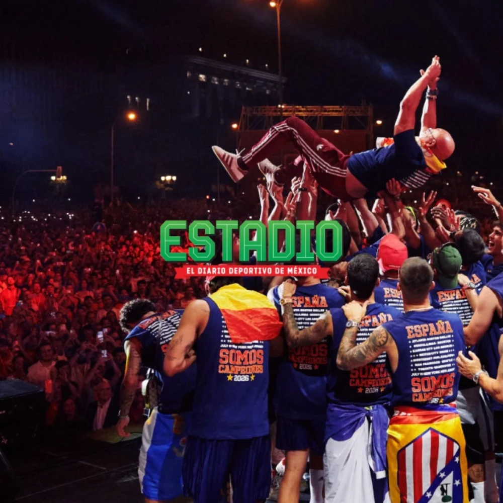 Luis de la Fuente canta "Quijote" y Aitana hace vibrar Cibeles en la gran fiesta de España por el Mundial 2026