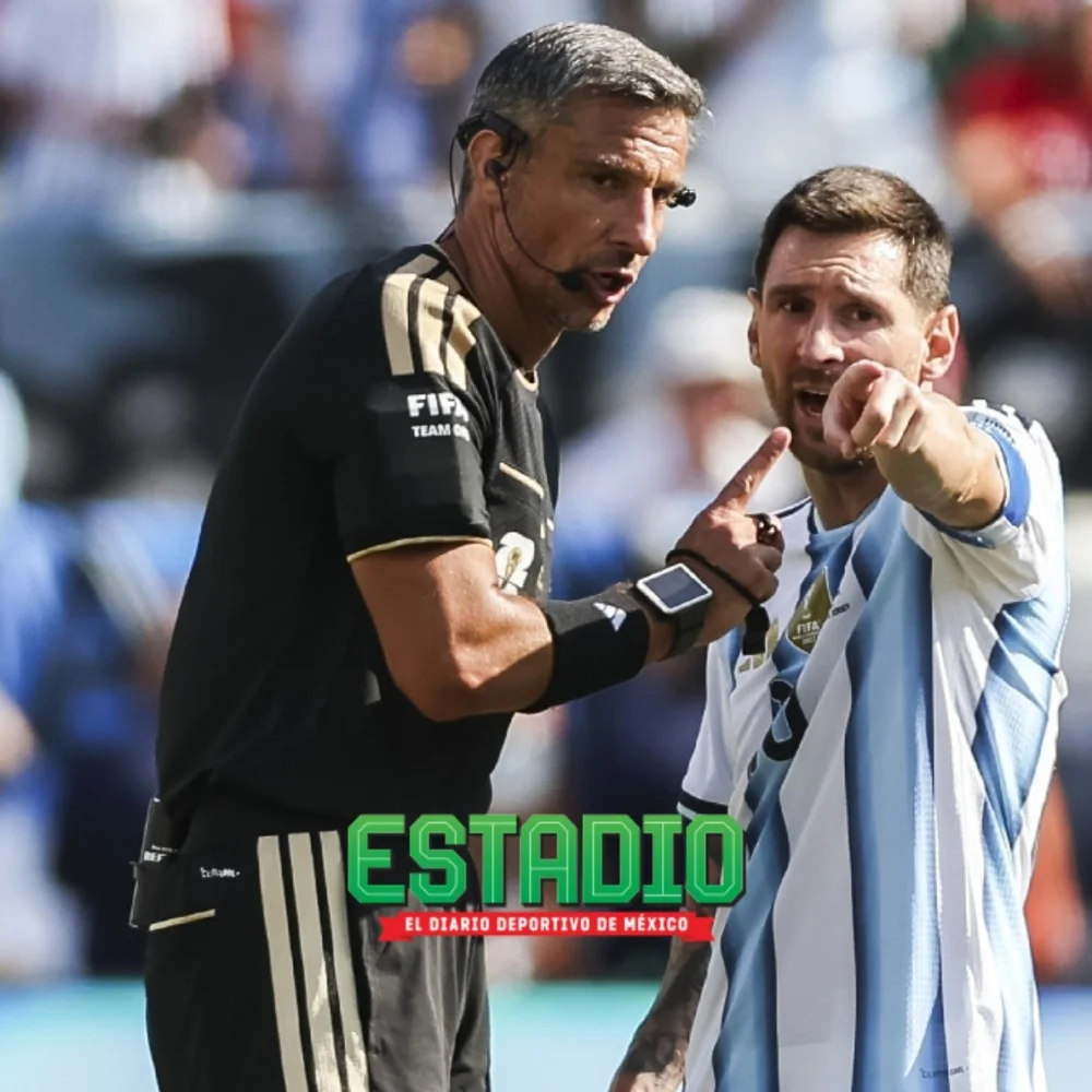 El árbitro esloveno Slavko Vinčić se retira tras silbar la Final del Mundial 2026