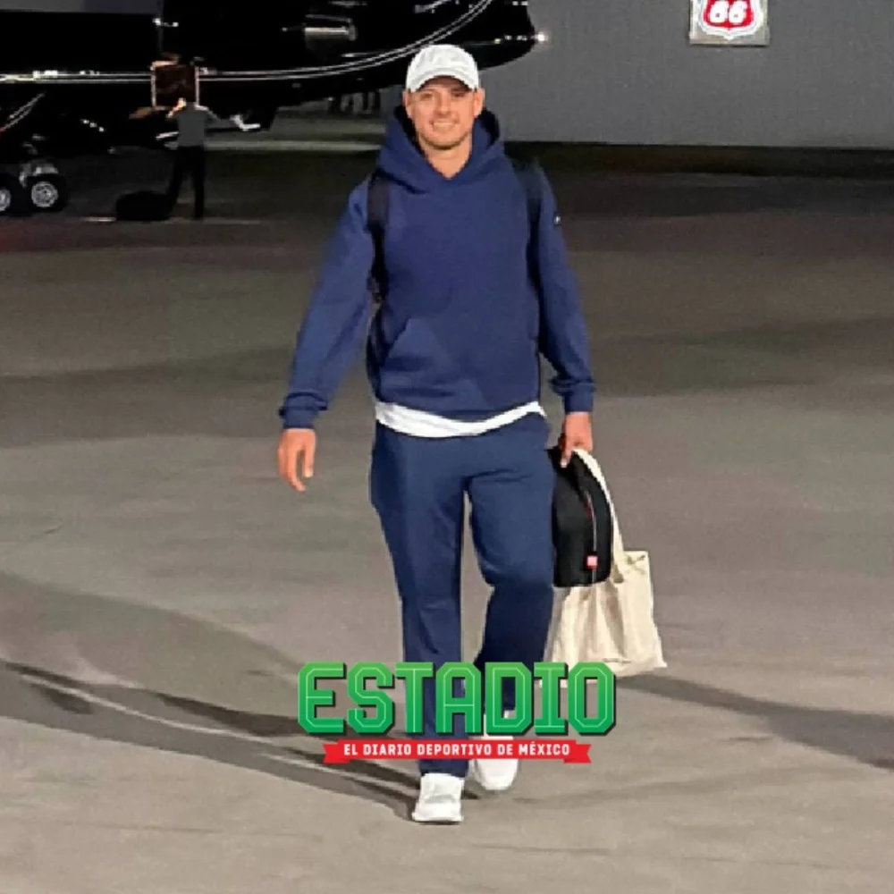 Chicharito revela que fue "poco masculino", cuando estaba con la madre de sus hijos
