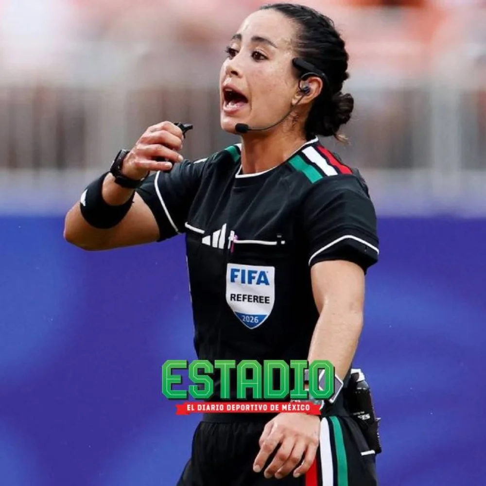 ¡Katia Itzel ‘le hace el feo’ a Pumas! ¿Por qué la árbitra no quiso firmar la playera?