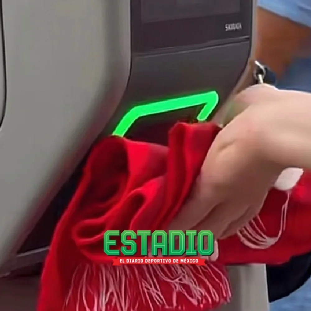 ¡Adiós a los boletos! Este club convierte la bufanda de sus aficionados en la entrada al estadio