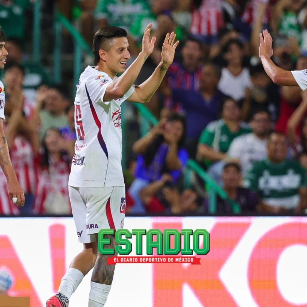 ¡Gran gesto! Roberto Alvarado regala su playera a aficionada de Chivas con cáncer