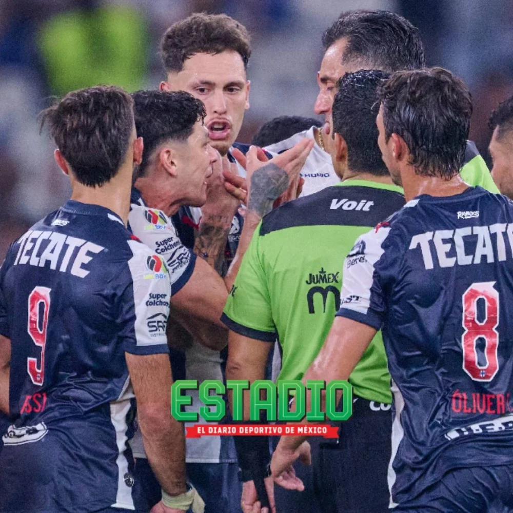 Termina en golpes el Clásico Regio: Lainez y Arteaga expulsados