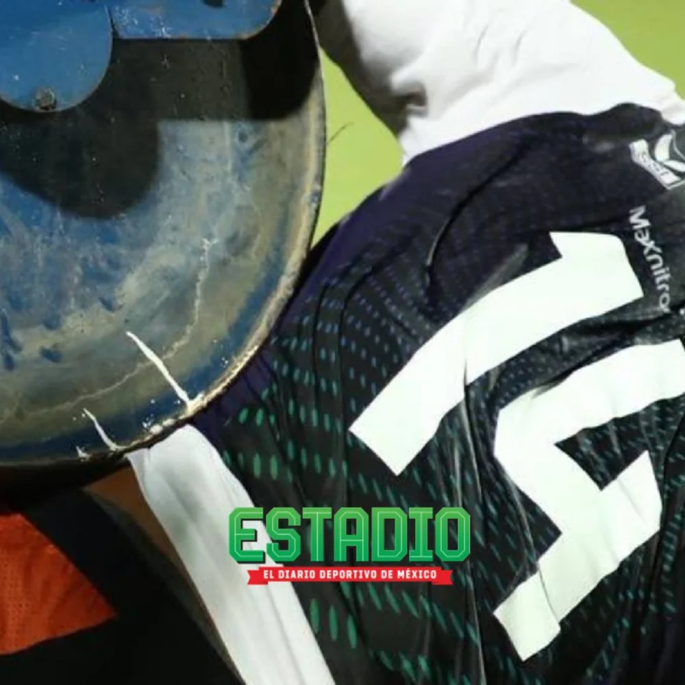 (VIDEO) ¡Ver para creer! Futbolista es atropellado en pleno calentamiento