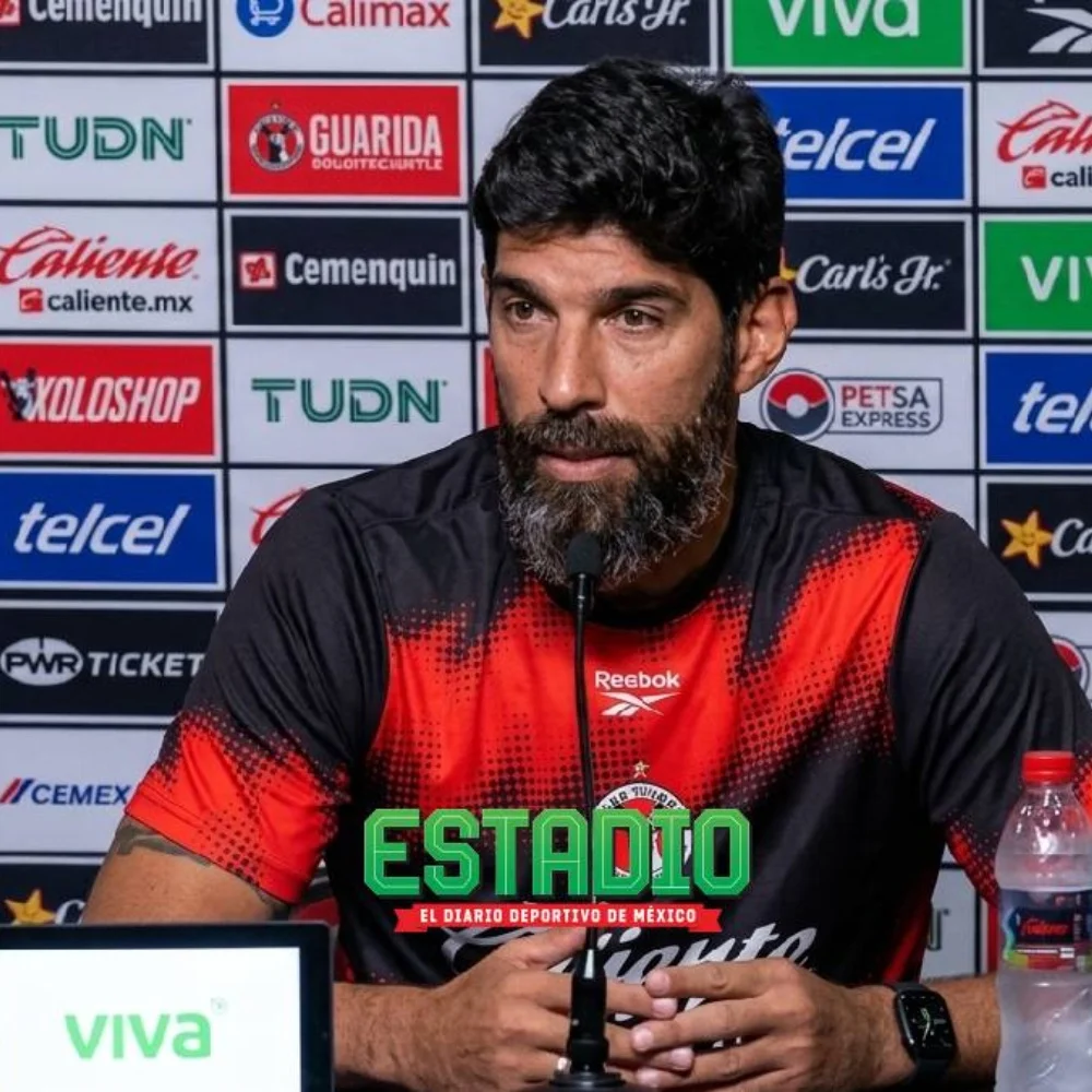 ‘Loco’ Abreu deja claro que la 10 no le pesa a Gil Mora: “Sigue siendo el mismo”