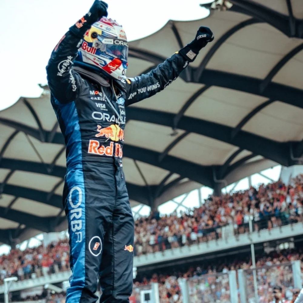 Verstappen sobrevive al caos en Sepang y Hamilton firma una remontada épica